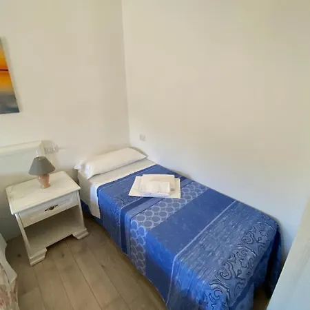 Molti Mari أولبيا