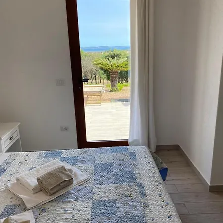 Molti Mari Bed and breakfast 3*