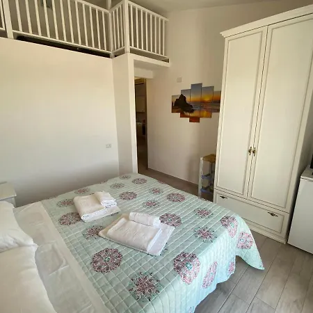 Molti Mari Bed and breakfast