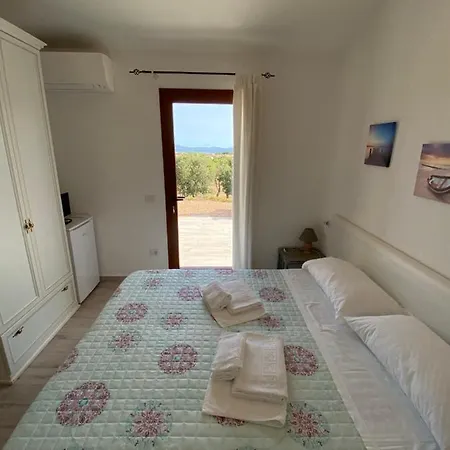 Molti Mari فندق مبيت وإفطار أولبيا