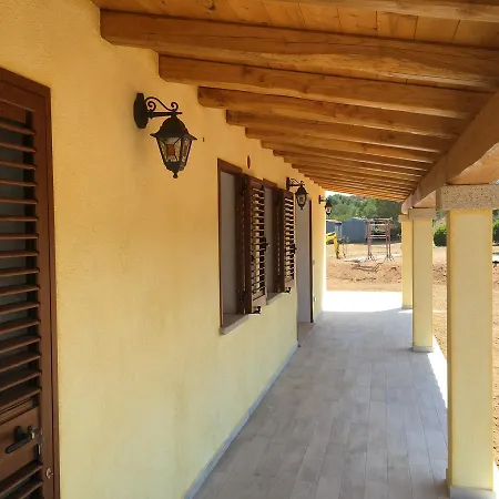 Molti Mari Bed and breakfast