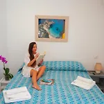 Molti Mari Bed & Breakfast 3*