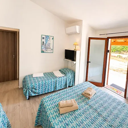 Molti Mari Bed & Breakfast