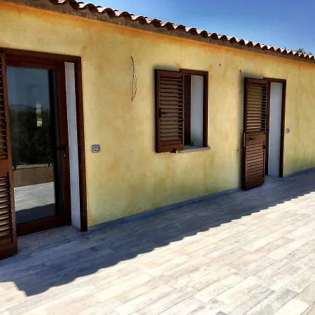 Alojamento de Acomodação e Pequeno-almoço Molti Mari Olbia